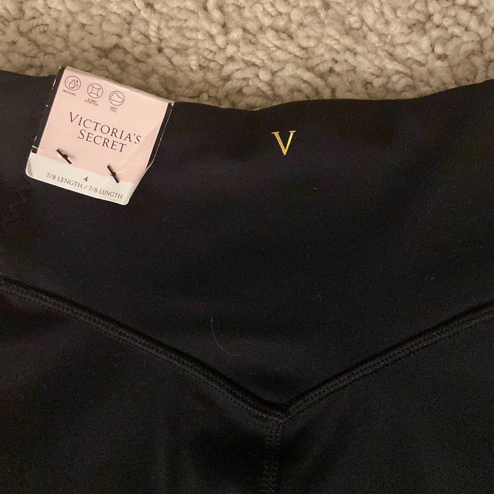 Victoria Secret Incredible Essential Legging size 4 black high rise new